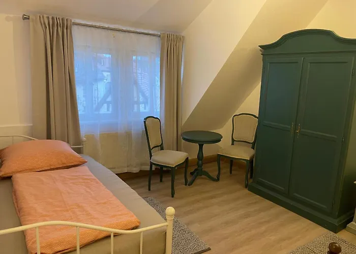Fuer Personal Im Hotelgewerbe, Monteure, Auszubildende Und Arbeiter *